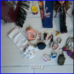 10 Bratz Dolls withOrig Clothes +Case, Clothing, Shoes Lot VGUC READ DESCRIPTION