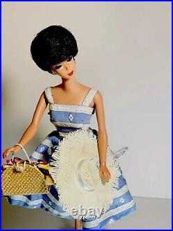 1961 BUBBLE CUT BARBIESHE IS PERFECT! In Original Mint Suburban Shopper Outfit