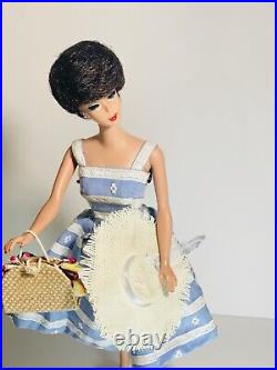 1961 BUBBLE CUT BARBIESHE IS PERFECT! In Original Mint Suburban Shopper Outfit