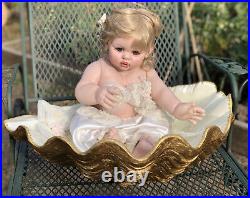 2002 Fayzah Spanos #497/ 500 Vinyl Collector Doll Blonde 16 With Shell Bed