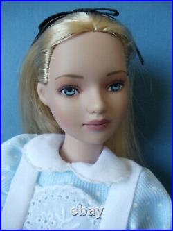 2006 Robert Tonner MARLEY Wentworth Classic ALICE 12 doll Mint No Box