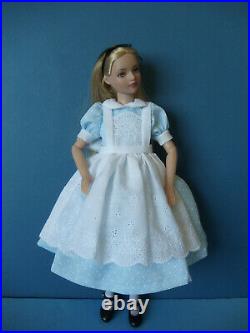 2006 Robert Tonner MARLEY Wentworth Classic ALICE 12 doll Mint No Box