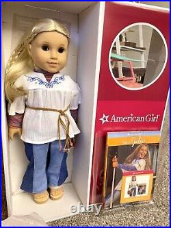 2009 NRFB MINT Julie Albright American Girl Doll 18 with Book in Box