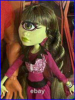 2014 SDCC MONSTER HIGH MANNY TAUR & IRIS CLOPS Comic Con Exclusive NRFB