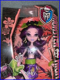 2015 Monster High Ghouls Getaway Elissabat doll NRFB