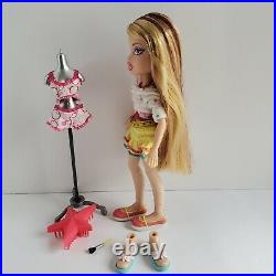 BRATZ Sweet Dreamz Siernna Doll MGA Skirt Shirt Comb Brush Sandals Shoes Pajamas