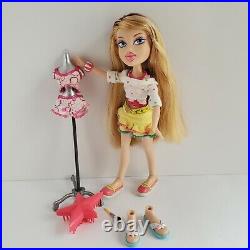 BRATZ Sweet Dreamz Siernna Doll MGA Skirt Shirt Comb Brush Sandals Shoes Pajamas