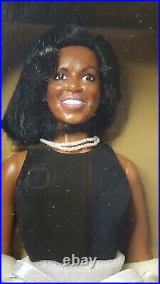 First Lady Michelle Obama 16 vinyl doll Franklin Mint new box very hard to find