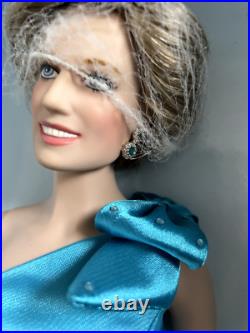 Franklin Mint 16Vinyl PRINCESS DIANA DOLL in Aquamarine Gown & Accessories NRFB