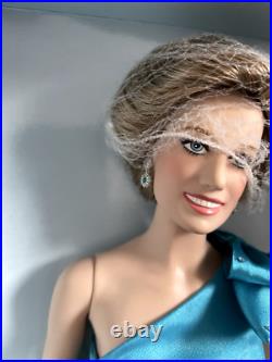 Franklin Mint 16Vinyl PRINCESS DIANA DOLL in Aquamarine Gown & Accessories NRFB