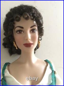Franklin Mint 16 Vinyl Roman Empress JULIA Doll in Roman ENSEMBLE, SHOES, STAND
