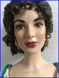 Franklin Mint 16 Vinyl Roman Empress JULIA Doll in Roman ENSEMBLE, SHOES, STAND