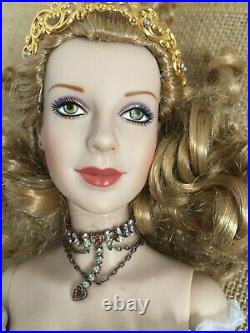 Franklin Mint CINDERELLA Jewel of the Renaissance 16 vinyl dressed in Gown DOLL