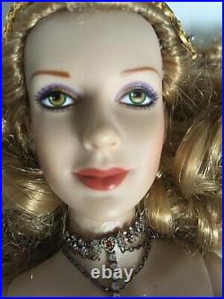 Franklin Mint CINDERELLA Jewel of the Renaissance 16 vinyl dressed in Gown DOLL