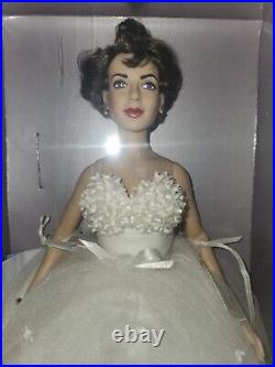 Franklin Mint Elizabeth Taylor Vinyl Portrait Doll In The White Tulle Gown