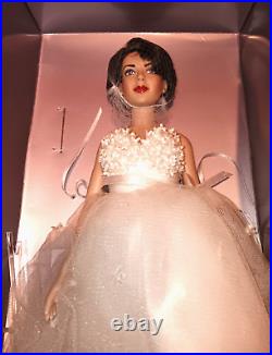 Franklin Mint Elizabeth Taylor Vinyl Portrait Doll with Box Stand Has Tag Read