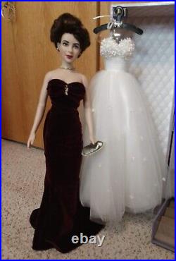 Franklin Mint Elizabeth Taylor and Princess Diana Vinyl Dolls, Wardrobe/outfits