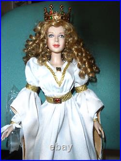 Franklin Mint Guinevere Vinyl doll in Rare Etheral Bride Ensemble MWT