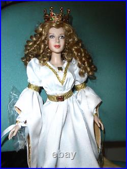 Franklin Mint Guinevere Vinyl doll in Rare Etheral Bride Ensemble MWT