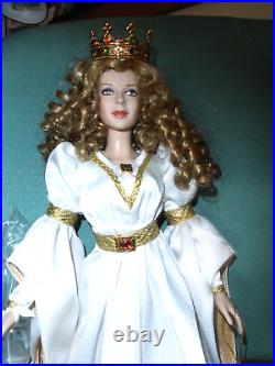 Franklin Mint Guinevere Vinyl doll in Rare Etheral Bride Ensemble MWT