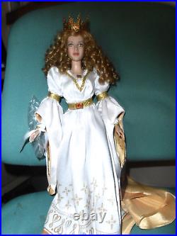 Franklin Mint Guinevere Vinyl doll in Rare Etheral Bride Ensemble MWT