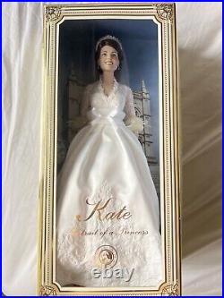 Franklin Mint HRH Kate Middleton, Duchess Vinyl ROYAL WEDDING BRIDE Doll 16