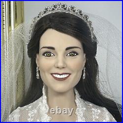 Franklin Mint HRH Kate Middleton, Duchess Vinyl ROYAL WEDDING BRIDE Doll 16