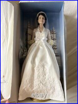 Franklin Mint HRH Kate Middleton, Duchess Vinyl ROYAL WEDDING BRIDE Doll 16