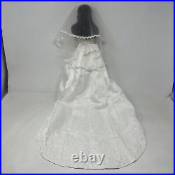 Franklin Mint HRH Kate Middleton, Duchess Vinyl ROYAL WEDDING BRIDE Doll 16