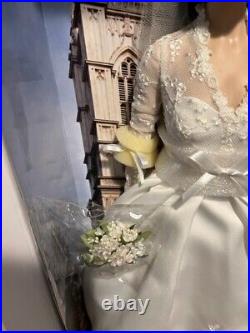 Franklin Mint HRH Kate Middleton, Duchess Vinyl ROYAL WEDDING BRIDE Doll 16