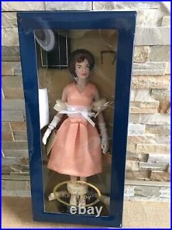 Franklin Mint JACKIE KENNEDY 15 Vinyl DOLL in Peach Dress, Jewelry + Stand NRFB