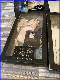 Franklin Mint Jackie Kennedy Doll Wardrobe Trunk 8 Outfits Jewelry Accessories