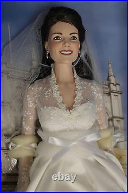 Franklin Mint Kate Middleton Vinyl Engagement AND Wedding Bride Dolls With COA