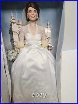 Franklin Mint Kate Middleton Vinyl ROYAL WEDDING BRIDE Doll 16