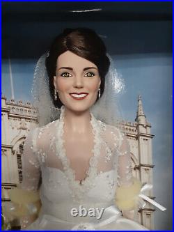 Franklin Mint Kate Middleton Vinyl ROYAL WEDDING BRIDE Doll 16