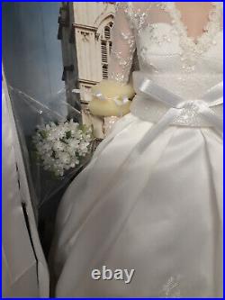 Franklin Mint Kate Middleton Vinyl ROYAL WEDDING BRIDE Doll 16