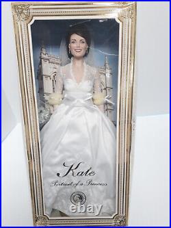 Franklin Mint Kate Middleton Vinyl ROYAL WEDDING BRIDE Doll 16