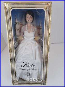 Franklin Mint Kate Middleton Vinyl ROYAL WEDDING BRIDE Doll 16