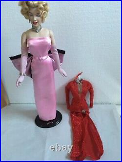 Franklin Mint MARILYN MONROE 16 Vinyl DOLL withSTAND + 1 extra Doll Dress