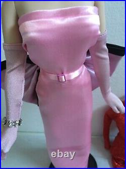 Franklin Mint MARILYN MONROE 16 Vinyl DOLL withSTAND + 1 extra Doll Dress