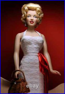 Franklin Mint Marilyn Monroe Walk Of Fame White Eyelet Dress 17 Vinyl Doll Nib