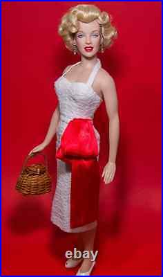 Franklin Mint Marilyn Monroe Walk Of Fame White Eyelet Dress 17 Vinyl Doll Nib