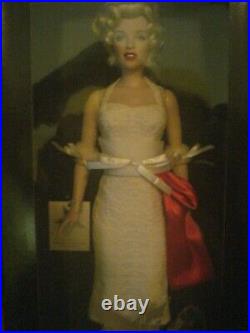 Franklin Mint Marilyn Monroe Walk of Fame vinyl doll