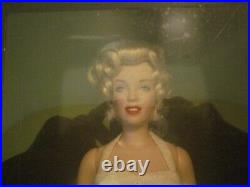 Franklin Mint Marilyn Monroe Walk of Fame vinyl doll