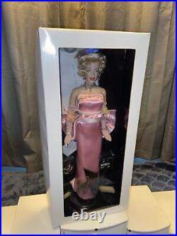 Franklin Mint Marilyn Monroe vinyl doll With Swarovski Crystals MINT NRFB NEW