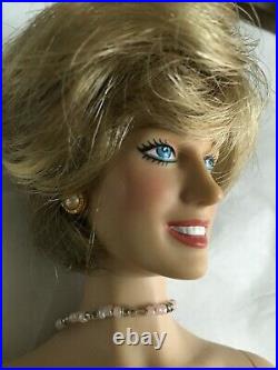 Franklin Mint PRINCESS DIANA 16 Vinyl DOLL in long Creme Gown withStand +Tag