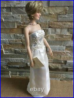 Franklin Mint PRINCESS DIANA 16 Vinyl DOLL in long Creme Gown withStand +Tag