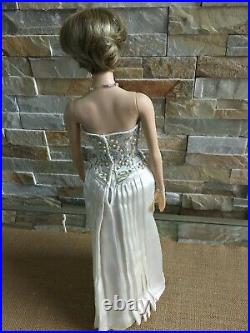 Franklin Mint PRINCESS DIANA 16 Vinyl DOLL in long Creme Gown withStand +Tag