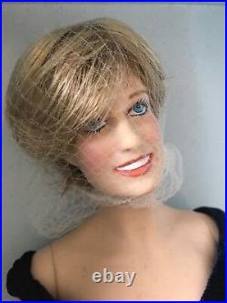 Franklin Mint PRINCESS DIANA 16 Vinyl Doll in Velvet Gown Ensemble NRFB withStand