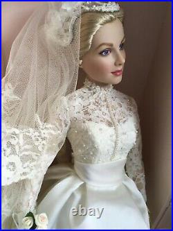 Franklin Mint PRINCESS GRACE 16 Vinyl Doll in WEDDING Ensemble withStand +Bouquet